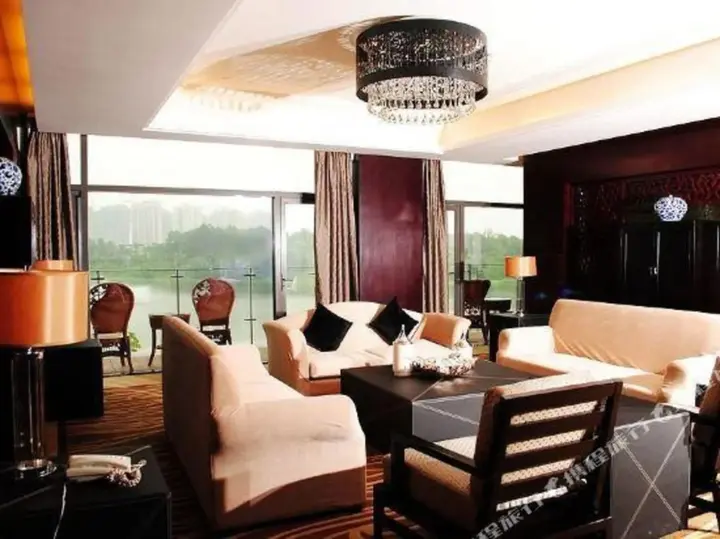 Шанграо: Longtan Lake Hotel