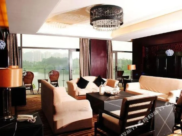 Шанграо: Longtan Lake Hotel