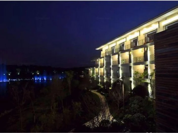 Шанграо: Longtan Lake Hotel