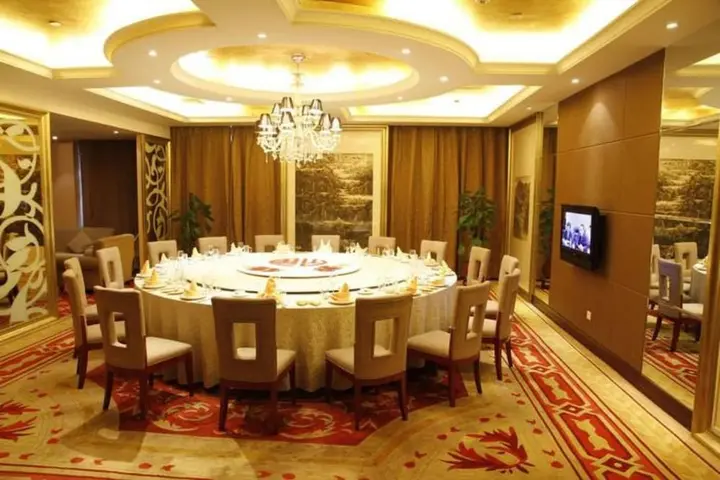 Йиян: Yiyang Huatian Hotel