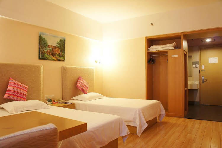 Нинбо: Super 8 by Wyndham Ningbo Meihe