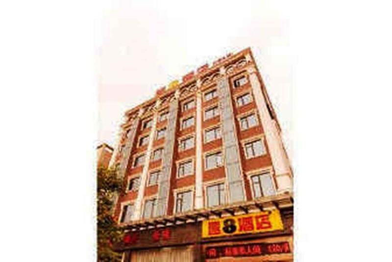Лешан: Super 8 Emeishan Railway Station West
