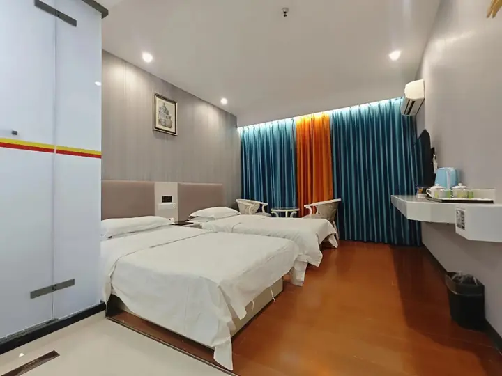 Линься: Super 8 Hotel Linxia Da Shi Zi