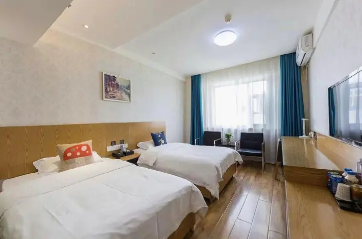 Линься: Super 8 Hotel Linxia Da Shi Zi