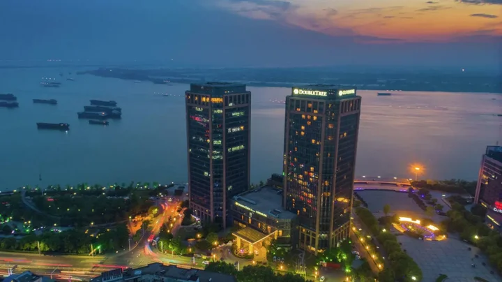 Уху: DoubleTree by Hilton Wuhu