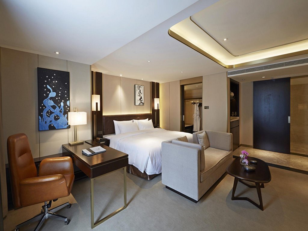 Наньнин: Imperial Dragon Bay Purejoy Hotel