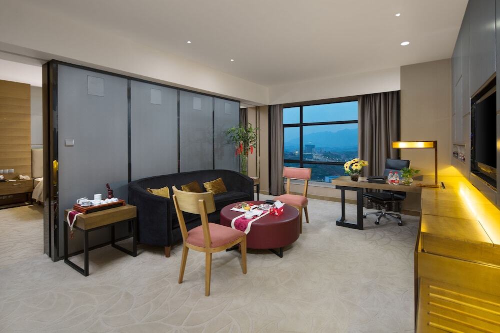 Шаоян: Shaoyang Huatian Hotel