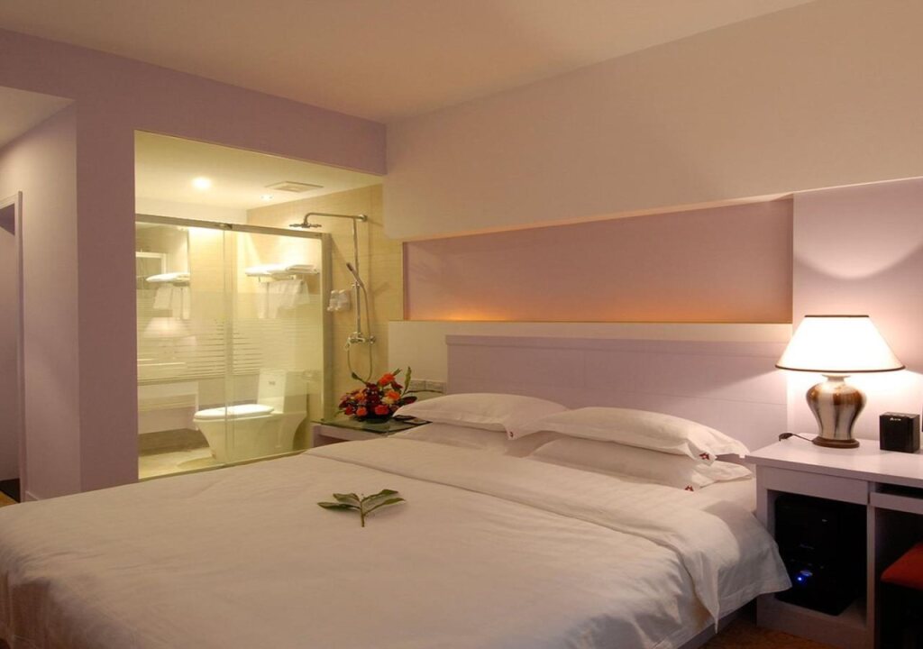 Яншо: Huating Holiday Inn