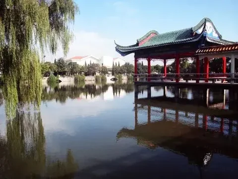 Сянфань: Nanhu Hotel
