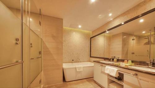 Бэйхай: New Century Manju Hotel Beihai Yintan