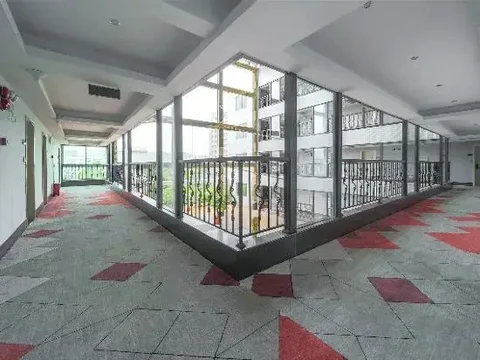 Хейан: Borrman Hotel