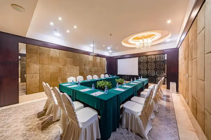 Чунцин: Rezen Kingtown Hotel (Chongqing Guanyinqiao)