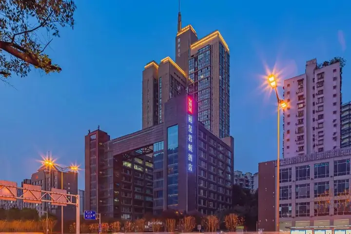 Чунцин: Rezen Kingtown Hotel (Chongqing Guanyinqiao)