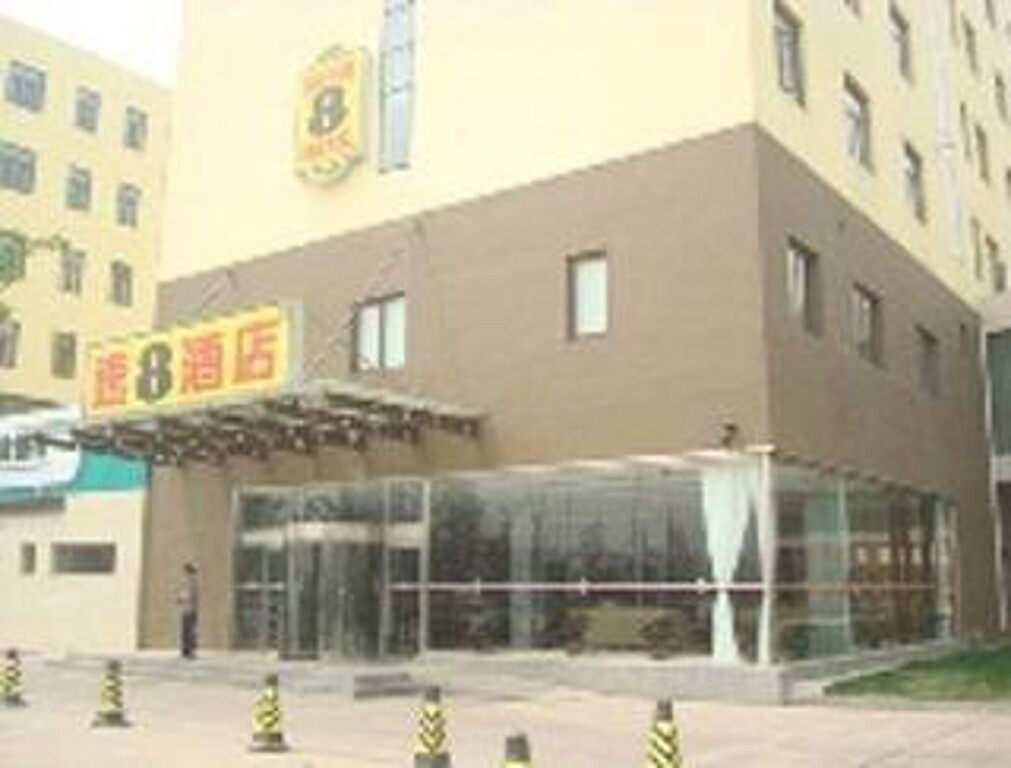 Таншань: Super 8 Hotel Tangshan Qianan Railway Station