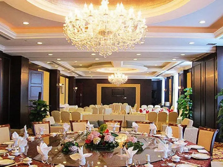Уху: Conch International Conference Center