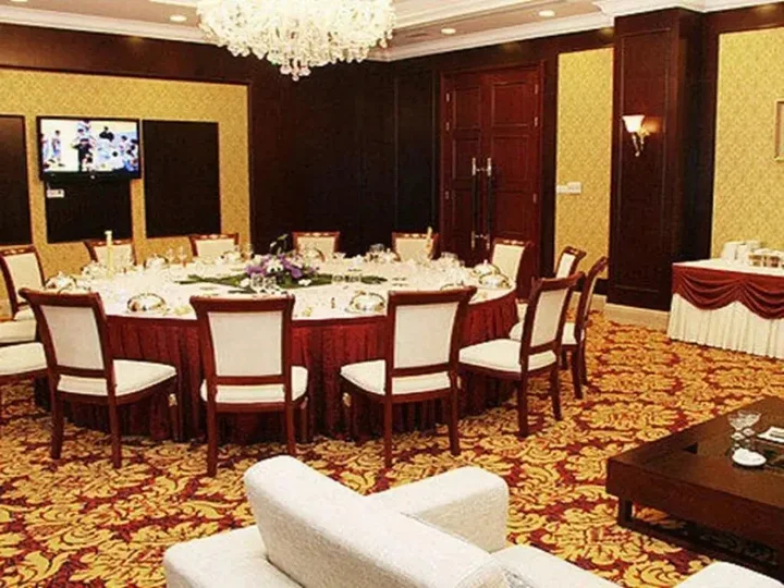 Уху: Conch International Conference Center