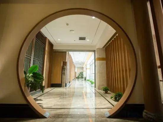 Кайфын: Zhongzhou Yihe Hotel
