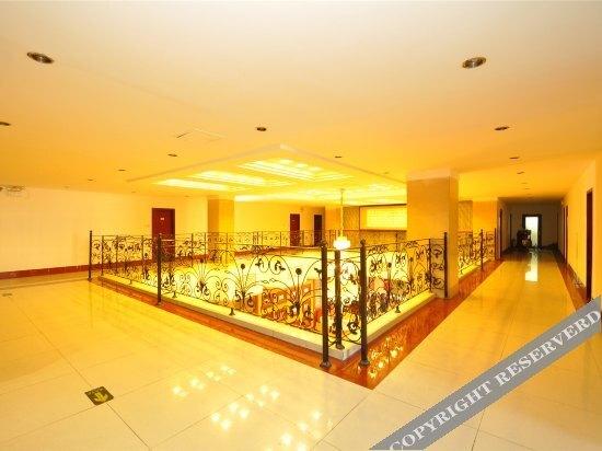 Линьи: Linyi Xianglong Business Hotel