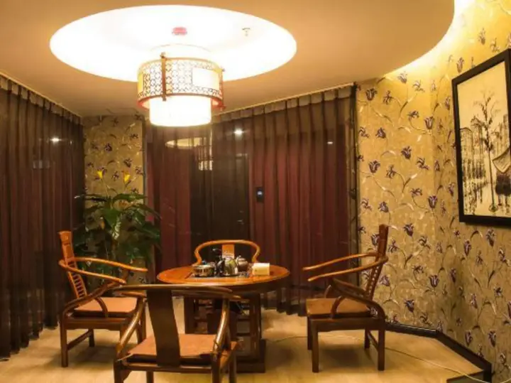 Шиянь: Crown International Business Hotel