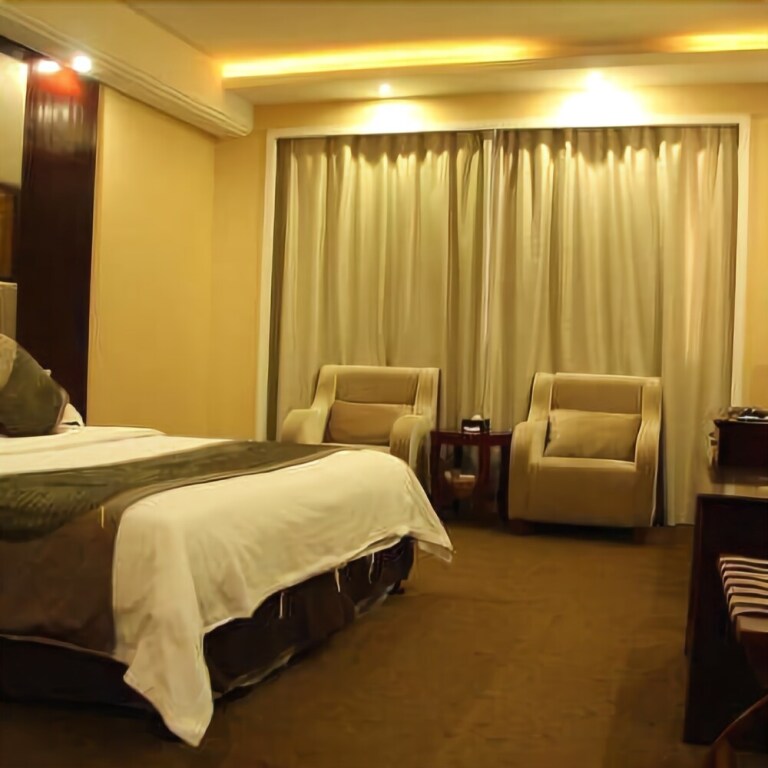Уху: East Lake International Hotel
