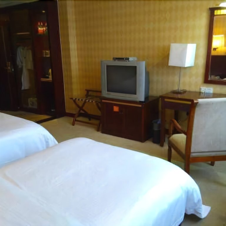 Уху: East Lake International Hotel