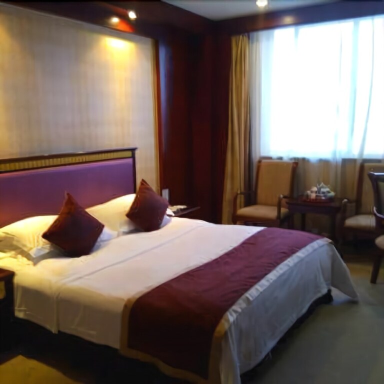 Уху: East Lake International Hotel