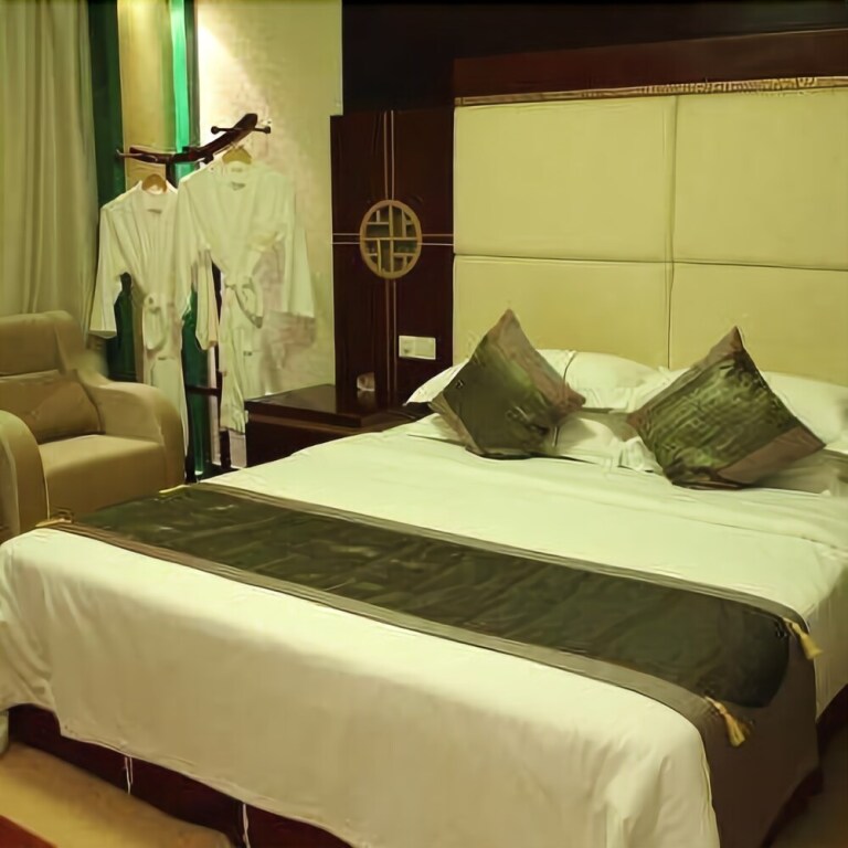 Уху: East Lake International Hotel