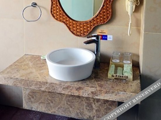 Ваньнин: Xinglong Hot Spring Hotel