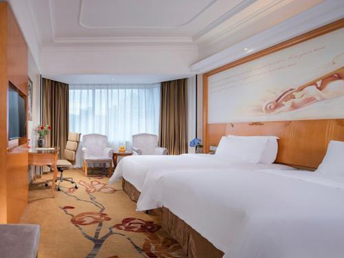 Чжухай: Vienna International Hotel Zhuhai Golden Phoenix