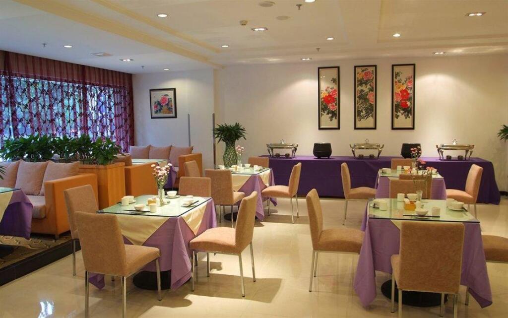 Чэнду: Chengdu Fuqin Hotle