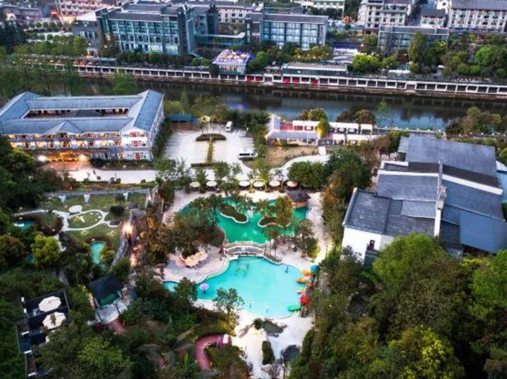 Чунцин: Chongqing White-collars East Hotspring Hotel