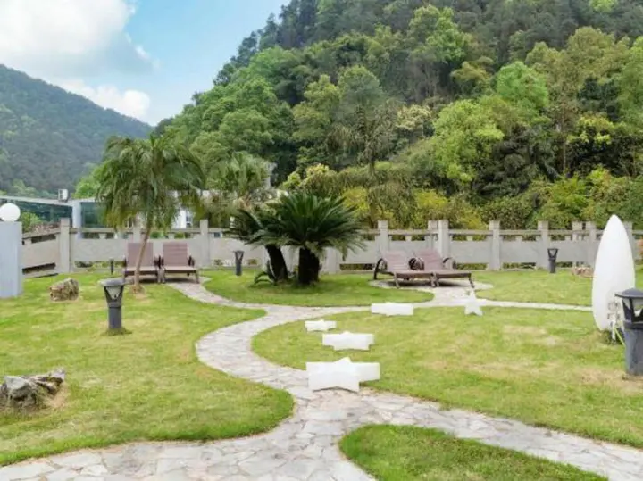 Чунцин: Chongqing White-collars East Hotspring Hotel