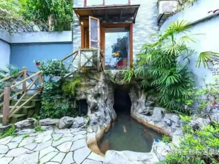 Чунцин: Chongqing White-collars East Hotspring Hotel