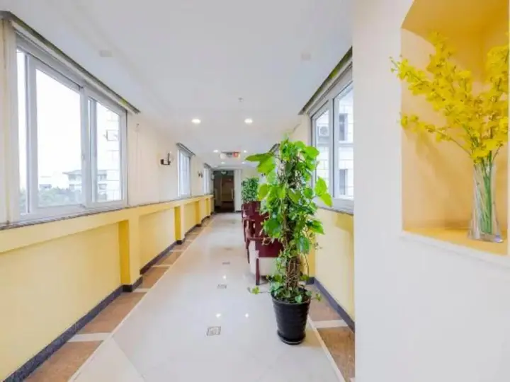 Чунцин: Home Inn Chongqing Lianglukou Station