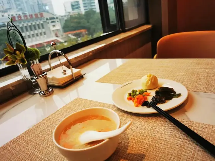 Чунцин: Home Inn Chongqing Lianglukou Station