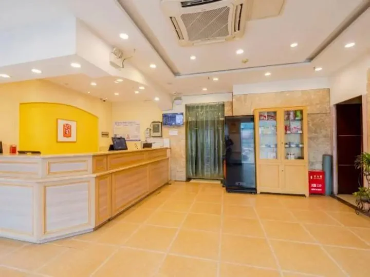 Чунцин: Home Inn Chongqing Lianglukou Station