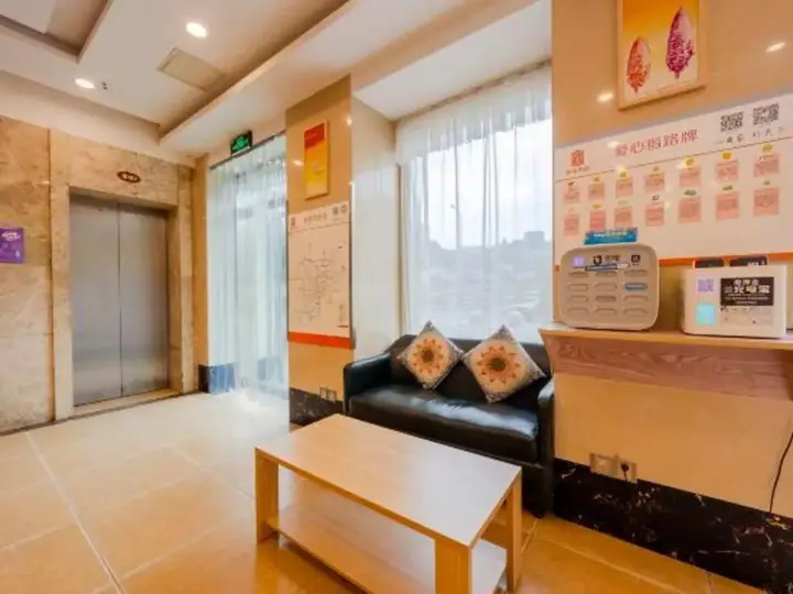Чунцин: Home Inn Chongqing Lianglukou Station