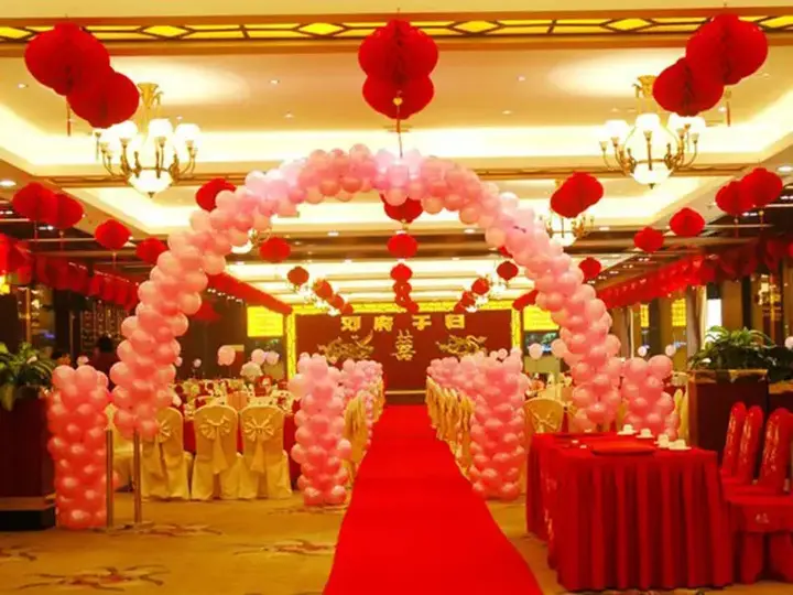 Дунгуань: 东莞怡安大酒店(雁田店)