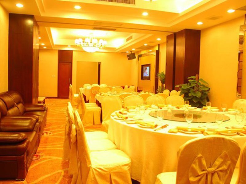 Дунгуань: 东莞怡安大酒店(雁田店)