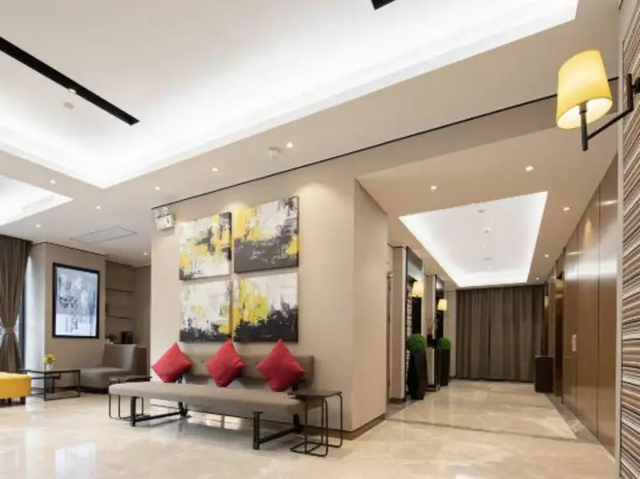 Гуйлинь: Homeinn Plus Hotel (Guilin Railway Station Xiangbishan Park)