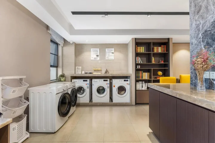 Гуйлинь: Homeinn Plus Hotel (Guilin Railway Station Xiangbishan Park)
