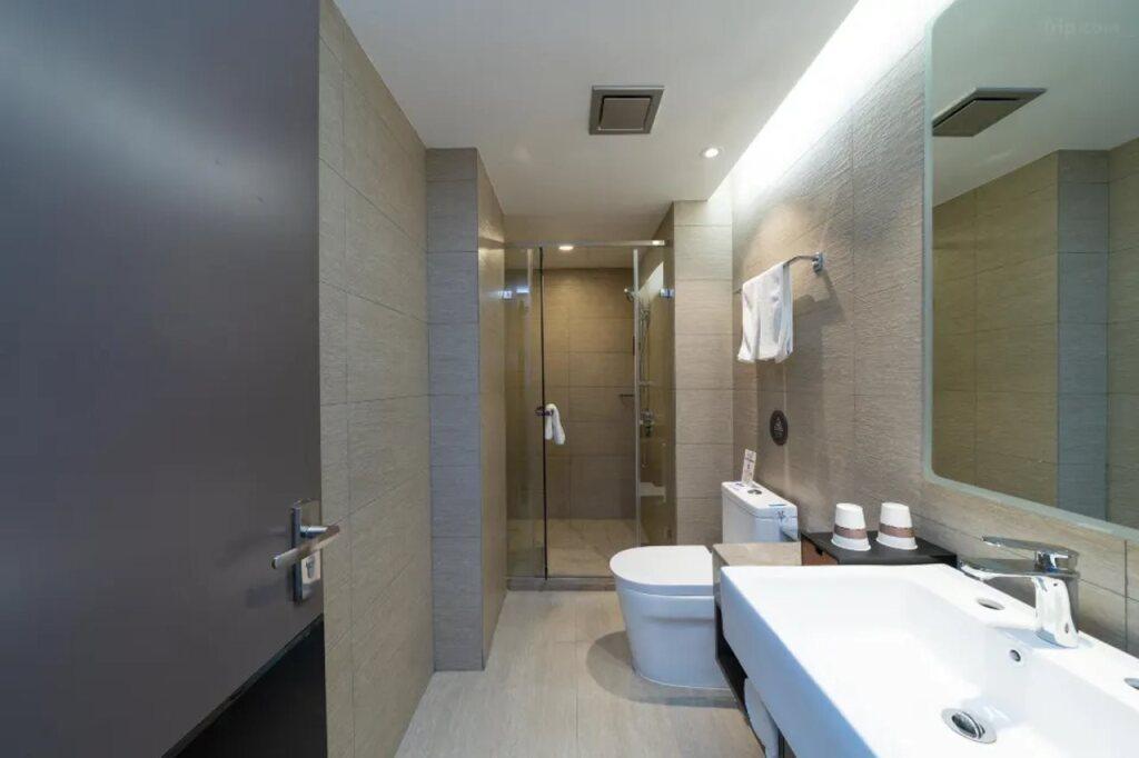Гуйлинь: Homeinn Plus Hotel (Guilin Railway Station Xiangbishan Park)