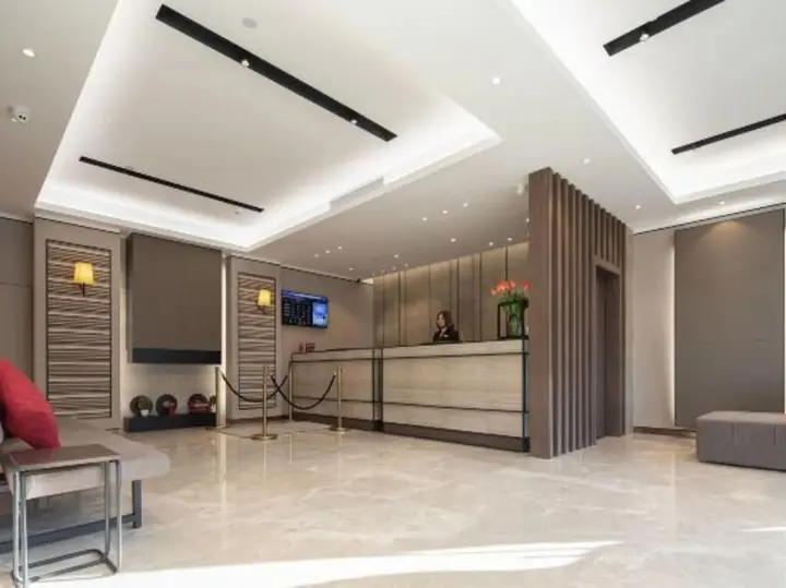 Гуйлинь: Homeinn Plus Hotel (Guilin Railway Station Xiangbishan Park)