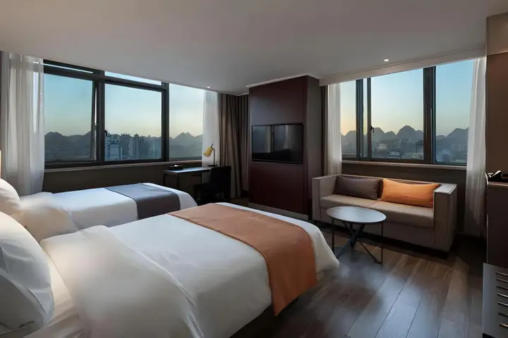 Гуйлинь: Homeinn Plus Hotel (Guilin Railway Station Xiangbishan Park)