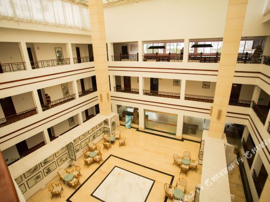 Хуаншань: Financial Hotel