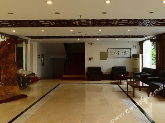 Хуаншань: Financial Hotel