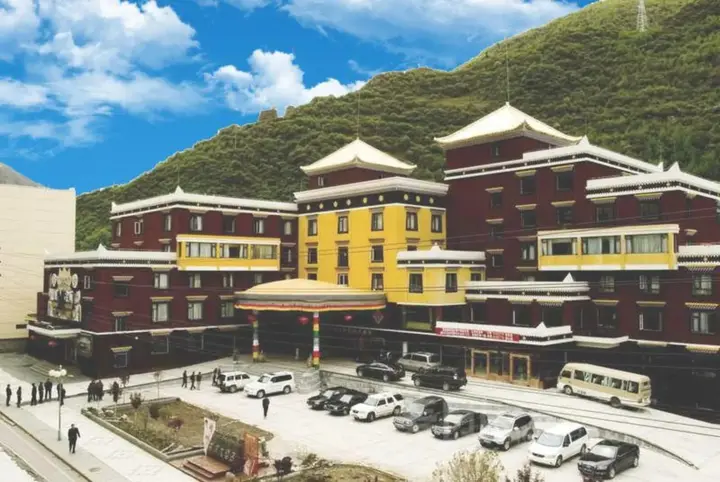 Баркам: Jiarong Grand Hotel