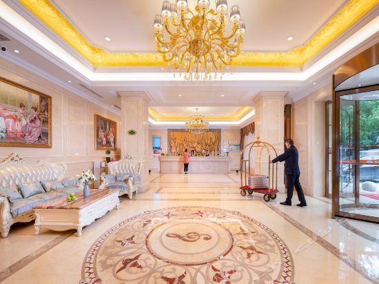 Нинбо: Vienna Hotel (Ningbo Beilun Intime City)