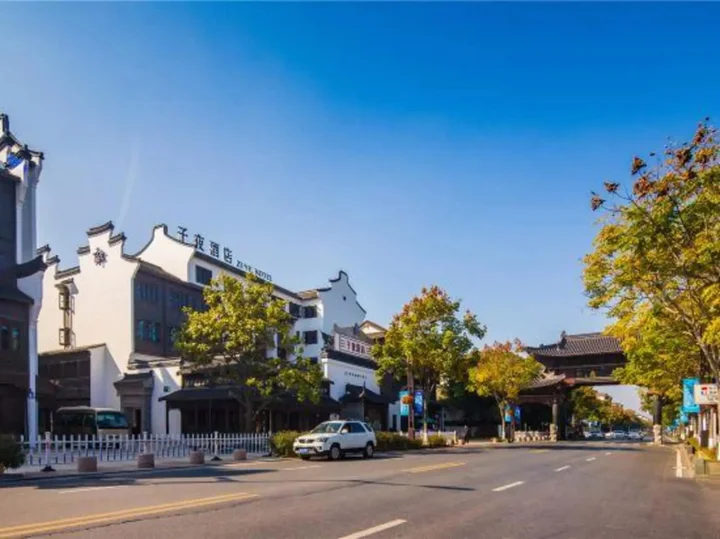 Цзясинь: Ziye Hotel