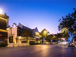 Цзясинь: Ziye Hotel